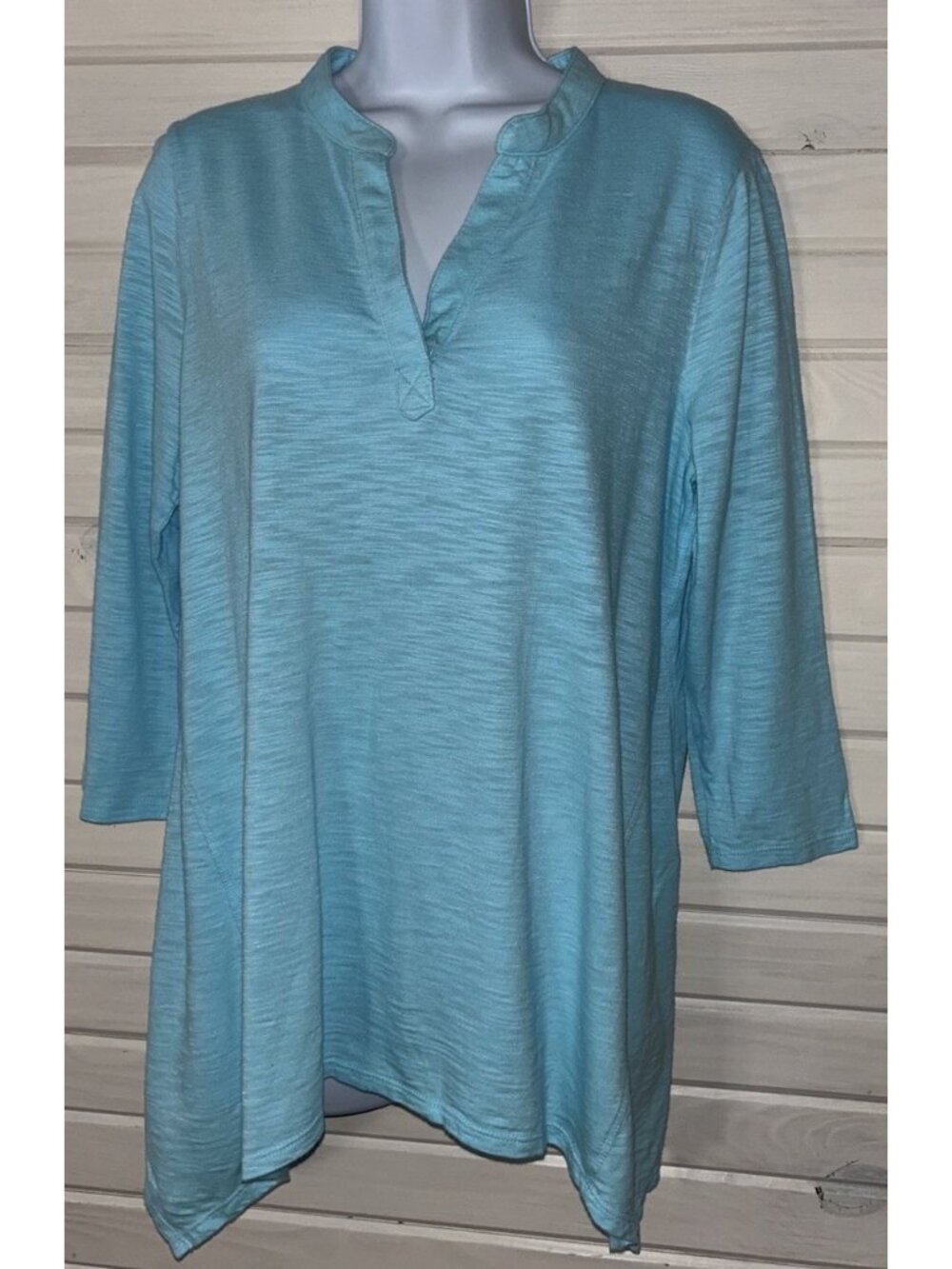 Chico's Sz 1 (MEDIUM) Blue Cotton Modal Blend Slub Knit Shark bite Hem Tee EUC
